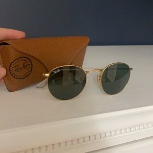 Ray Ban Round/oval Unisex sunglass